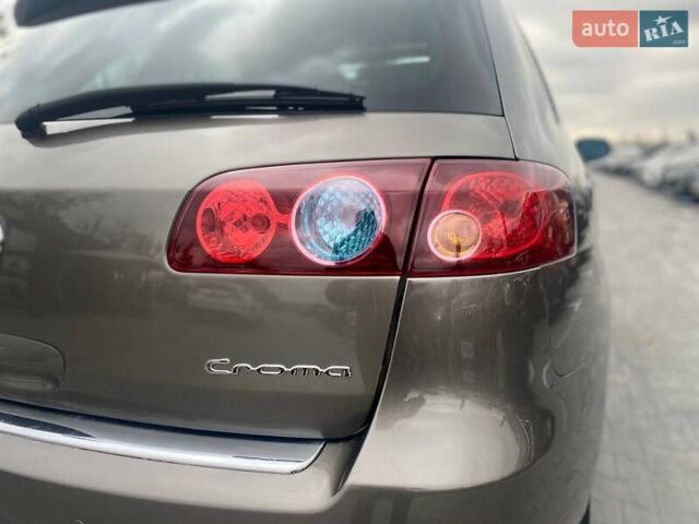 Коричневый Фиат Крома, объемом двигателя 2.39 л и пробегом 228 тыс. км за 7490 $, фото 9 на Automoto.ua