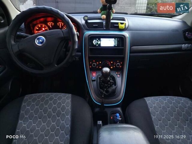 Серый Фиат Крома, объемом двигателя 1.8 л и пробегом 236 тыс. км за 4000 $, фото 4 на Automoto.ua