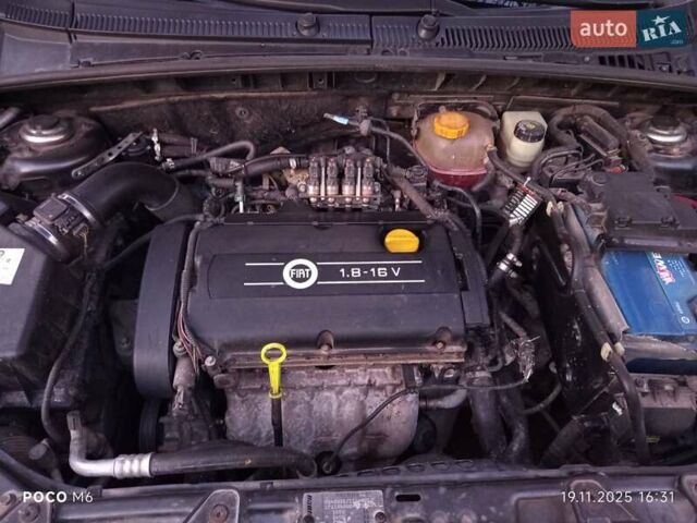 Серый Фиат Крома, объемом двигателя 1.8 л и пробегом 236 тыс. км за 4000 $, фото 2 на Automoto.ua