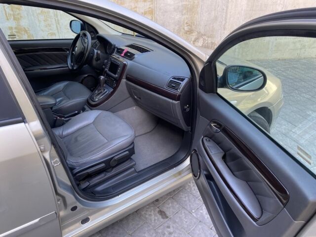 Серый Фиат Крома, объемом двигателя 1.9 л и пробегом 430 тыс. км за 5500 $, фото 15 на Automoto.ua