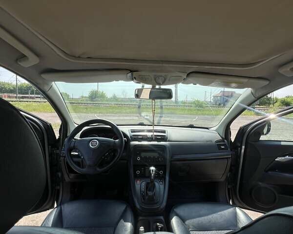 Серый Фиат Крома, объемом двигателя 1.91 л и пробегом 259 тыс. км за 6000 $, фото 7 на Automoto.ua