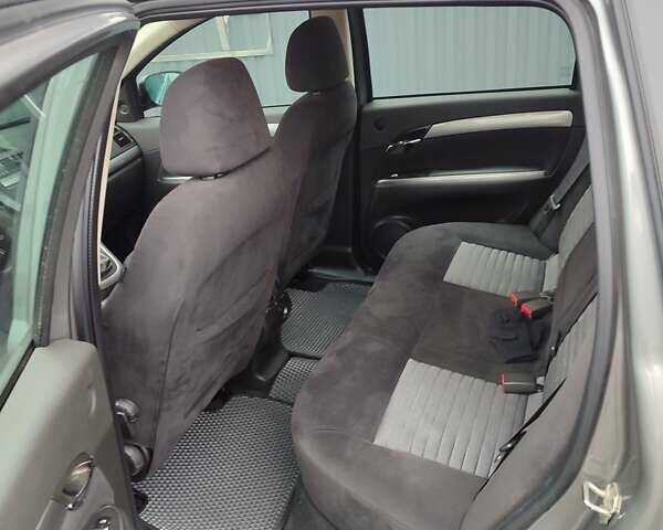 Серый Фиат Крома, объемом двигателя 1.8 л и пробегом 221 тыс. км за 5800 $, фото 9 на Automoto.ua