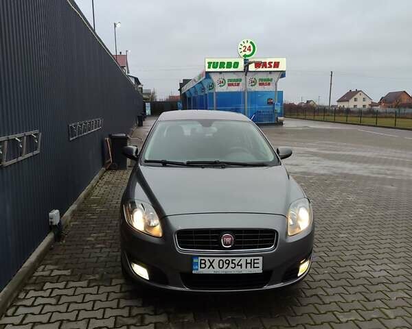 Серый Фиат Крома, объемом двигателя 1.8 л и пробегом 221 тыс. км за 5800 $, фото 1 на Automoto.ua