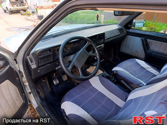 Серый Фиат Крома, объемом двигателя 2.5 л и пробегом 235 тыс. км за 1000 $, фото 7 на Automoto.ua