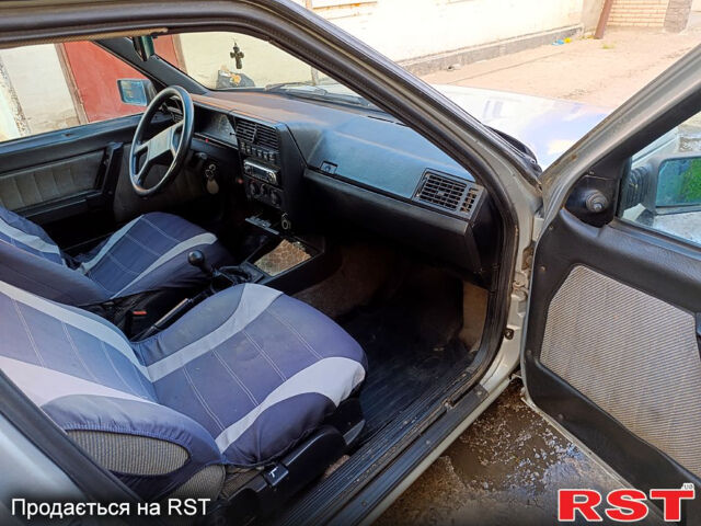 Серый Фиат Крома, объемом двигателя 2.5 л и пробегом 235 тыс. км за 1000 $, фото 5 на Automoto.ua