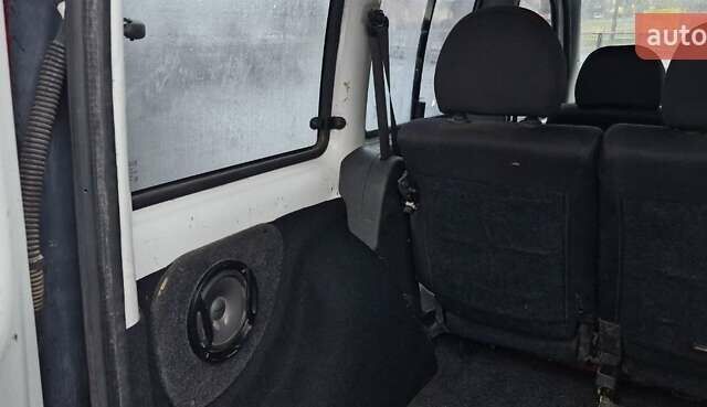 Білий Фіат Добло Панорама, об'ємом двигуна 1.4 л та пробігом 243 тис. км за 5100 $, фото 9 на Automoto.ua