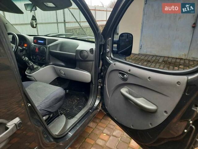 Черный Фиат Добло Панорама, объемом двигателя 1.37 л и пробегом 277 тыс. км за 5000 $, фото 8 на Automoto.ua