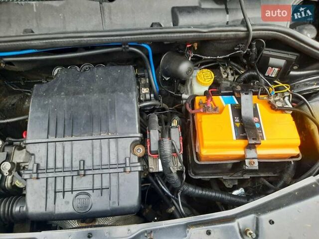 Черный Фиат Добло Панорама, объемом двигателя 1.37 л и пробегом 277 тыс. км за 5000 $, фото 12 на Automoto.ua