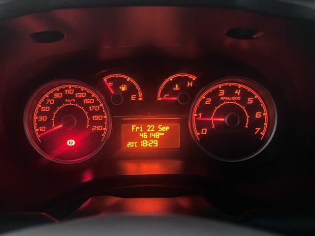 Красный Фиат Добло груз., объемом двигателя 0 л и пробегом 60 тыс. км за 14500 $, фото 6 на Automoto.ua