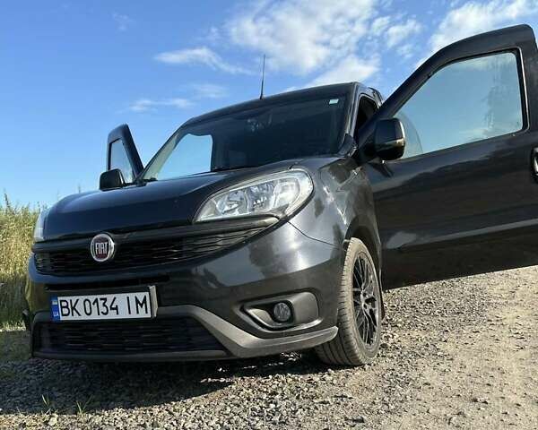 Серый Фиат Добло груз., объемом двигателя 2 л и пробегом 160 тыс. км за 10100 $, фото 2 на Automoto.ua