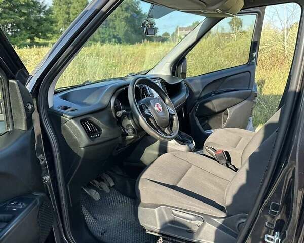 Серый Фиат Добло груз., объемом двигателя 2 л и пробегом 160 тыс. км за 10100 $, фото 1 на Automoto.ua