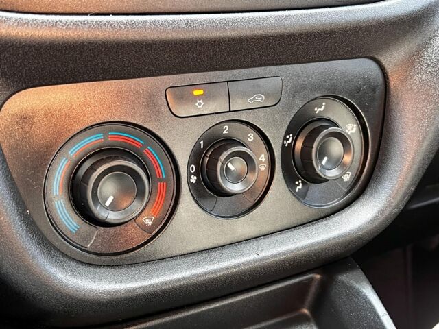 Серый Фиат Добло пасс., объемом двигателя 1.3 л и пробегом 157 тыс. км за 10890 $, фото 24 на Automoto.ua