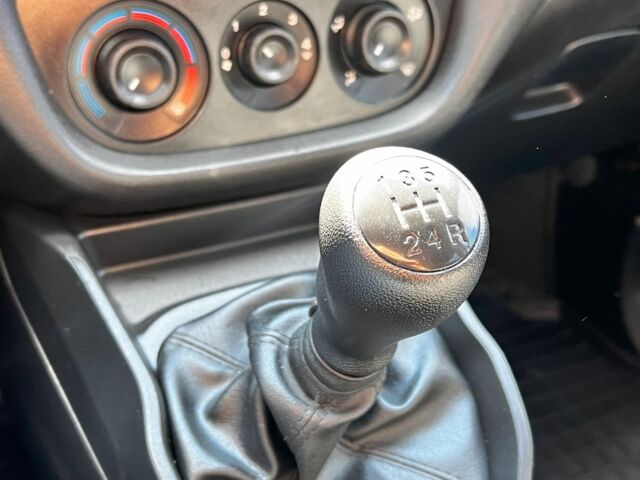 Серый Фиат Добло пасс., объемом двигателя 1.3 л и пробегом 157 тыс. км за 10890 $, фото 5 на Automoto.ua