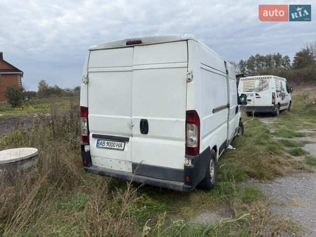 Белый Фиат Дукато, объемом двигателя 2.3 л и пробегом 350 тыс. км за 4500 $, фото 2 на Automoto.ua