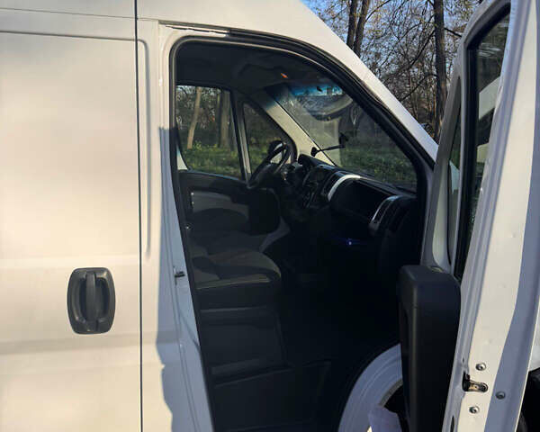 Белый Фиат Дукато, объемом двигателя 2.29 л и пробегом 475 тыс. км за 9907 $, фото 4 на Automoto.ua