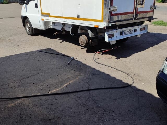 Белый Фиат Дукато, объемом двигателя 2.3 л и пробегом 445 тыс. км за 2300 $, фото 3 на Automoto.ua