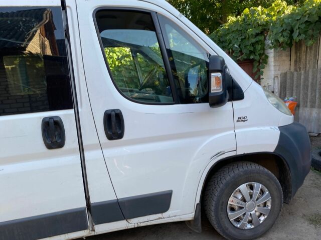 Белый Фиат Дукато, объемом двигателя 2.2 л и пробегом 290 тыс. км за 5600 $, фото 1 на Automoto.ua