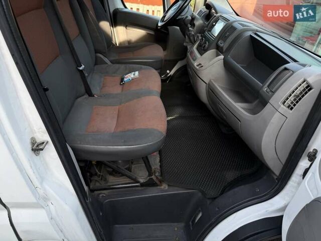 Белый Фиат Дукато, объемом двигателя 2.3 л и пробегом 300 тыс. км за 8900 $, фото 9 на Automoto.ua