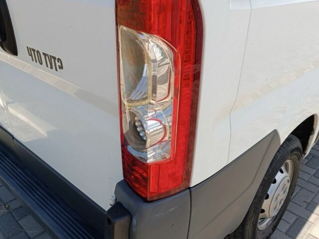 Белый Фиат Дукато, объемом двигателя 2.2 л и пробегом 300 тыс. км за 7999 $, фото 4 на Automoto.ua