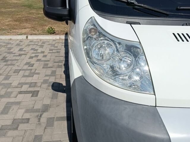 Белый Фиат Дукато, объемом двигателя 2.2 л и пробегом 300 тыс. км за 7999 $, фото 1 на Automoto.ua