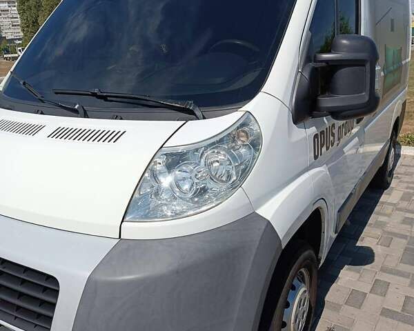 Белый Фиат Дукато, объемом двигателя 2.2 л и пробегом 300 тыс. км за 8500 $, фото 2 на Automoto.ua