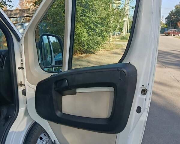 Белый Фиат Дукато, объемом двигателя 2.3 л и пробегом 325 тыс. км за 12500 $, фото 5 на Automoto.ua