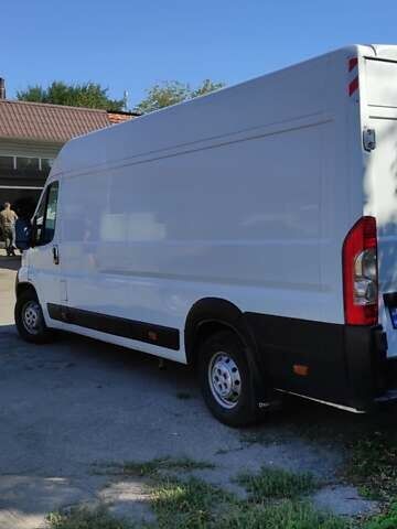 Белый Фиат Дукато, объемом двигателя 2.3 л и пробегом 325 тыс. км за 12500 $, фото 1 на Automoto.ua