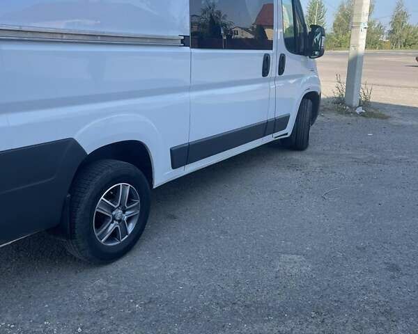 Белый Фиат Дукато, объемом двигателя 2.29 л и пробегом 260 тыс. км за 13300 $, фото 4 на Automoto.ua