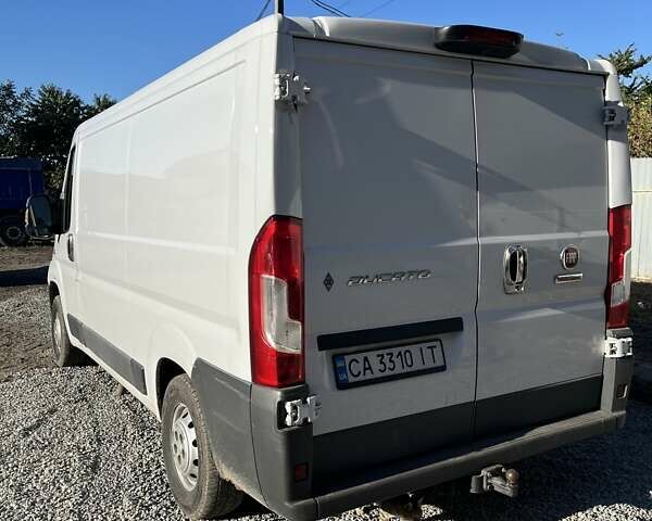 Белый Фиат Дукато, объемом двигателя 2.3 л и пробегом 250 тыс. км за 12500 $, фото 2 на Automoto.ua