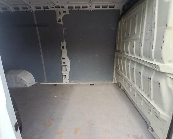 Белый Фиат Дукато, объемом двигателя 2.3 л и пробегом 300 тыс. км за 15000 $, фото 1 на Automoto.ua