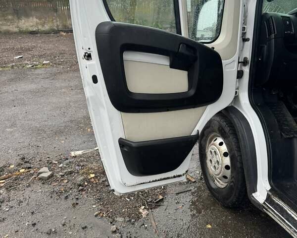 Белый Фиат Дукато, объемом двигателя 3 л и пробегом 380 тыс. км за 15000 $, фото 9 на Automoto.ua