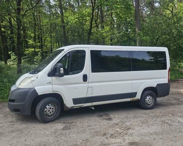 Белый Фиат Дукато, объемом двигателя 2.3 л и пробегом 279 тыс. км за 7200 $, фото 2 на Automoto.ua