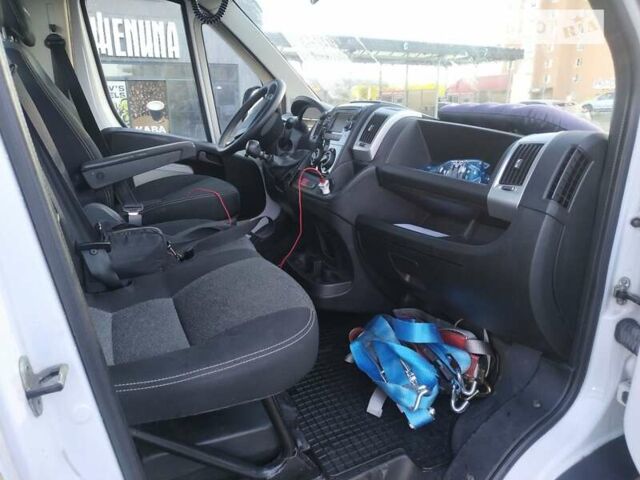 Белый Фиат Дукато груз., объемом двигателя 3 л и пробегом 324 тыс. км за 18200 $, фото 3 на Automoto.ua