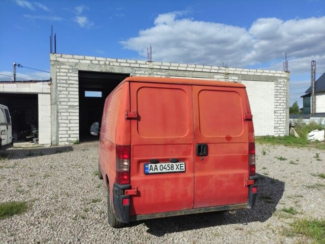 Красный Фиат Дукато, объемом двигателя 2.4 л и пробегом 333 тыс. км за 3300 $, фото 2 на Automoto.ua