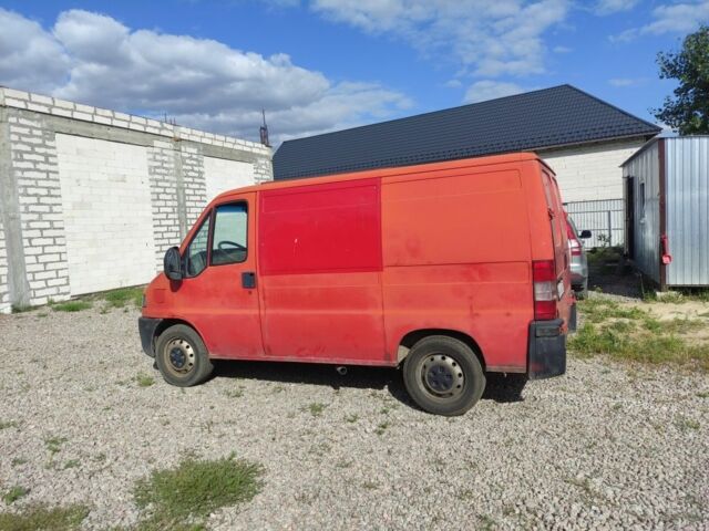 Красный Фиат Дукато, объемом двигателя 2.4 л и пробегом 333 тыс. км за 3300 $, фото 4 на Automoto.ua