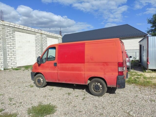 Красный Фиат Дукато, объемом двигателя 2.4 л и пробегом 333 тыс. км за 3300 $, фото 1 на Automoto.ua