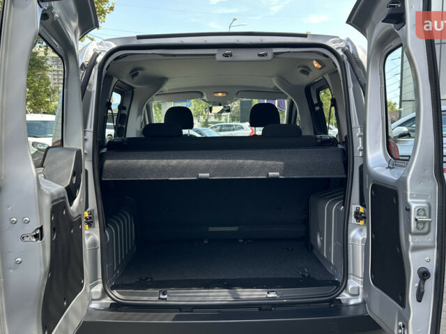 купить новое авто Фиат Fiorino Combi 2023 года от официального дилера Форвард-Авто Фиат фото