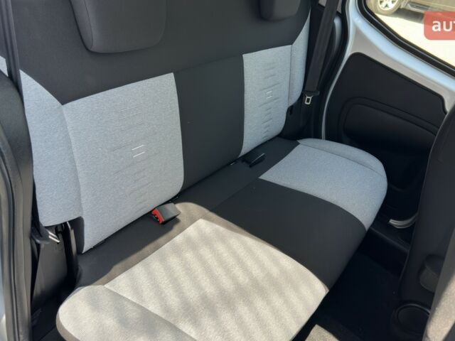 купить новое авто Фиат Fiorino Combi 2023 года от официального дилера Форвард-Авто Фиат фото