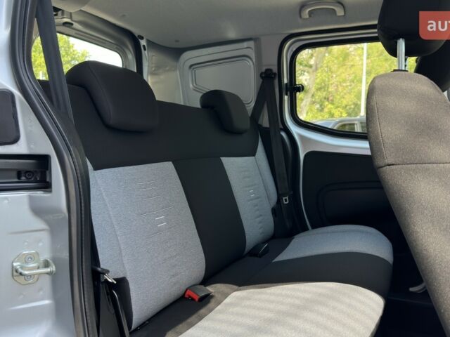 купить новое авто Фиат Fiorino Combi 2023 года от официального дилера Форвард-Авто Фиат фото