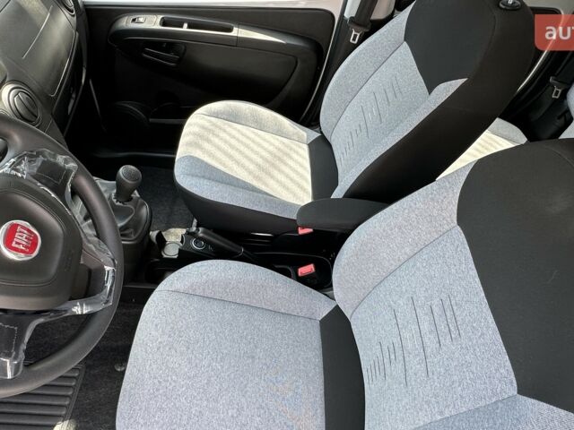 купить новое авто Фиат Fiorino Combi 2023 года от официального дилера Форвард-Авто Фиат фото