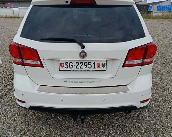 Белый Фиат Фримонт, объемом двигателя 2 л и пробегом 224 тыс. км за 11800 $, фото 4 на Automoto.ua