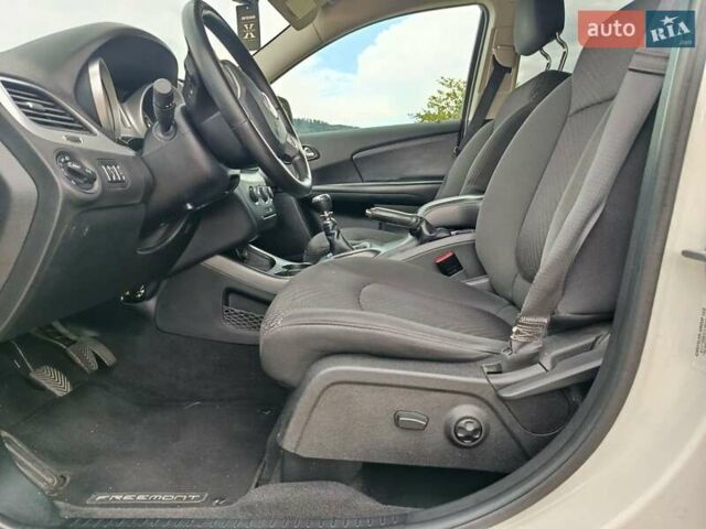 Белый Фиат Фримонт, объемом двигателя 2 л и пробегом 224 тыс. км за 11800 $, фото 16 на Automoto.ua