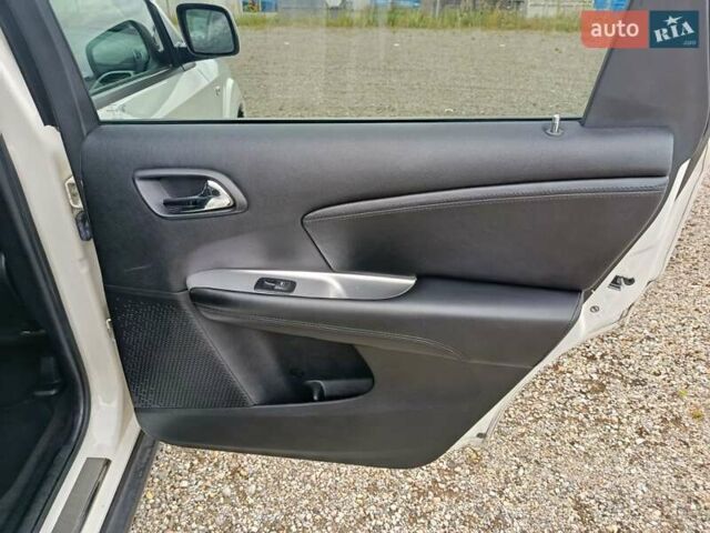 Белый Фиат Фримонт, объемом двигателя 2 л и пробегом 224 тыс. км за 11800 $, фото 12 на Automoto.ua