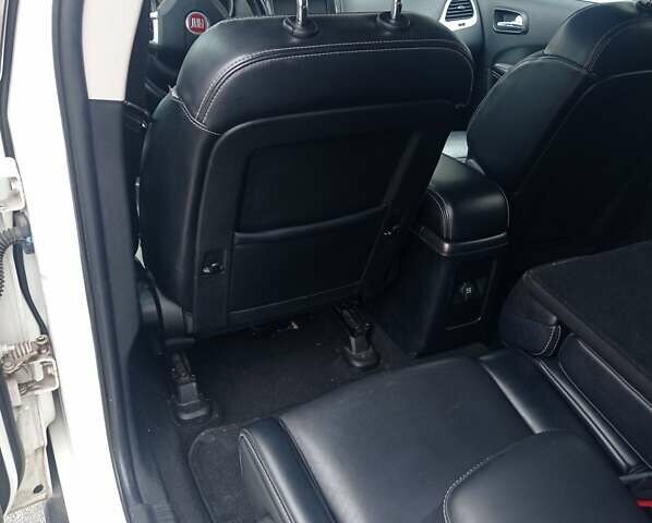 Белый Фиат Фримонт, объемом двигателя 2 л и пробегом 183 тыс. км за 12500 $, фото 7 на Automoto.ua