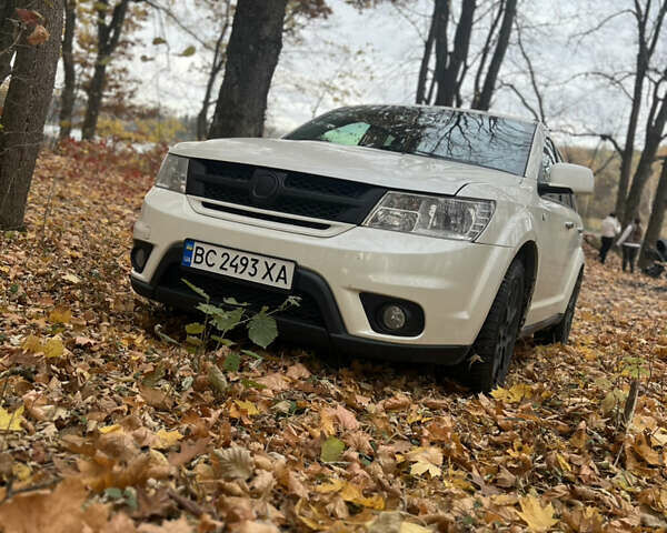 Белый Фиат Фримонт, объемом двигателя 1.96 л и пробегом 260 тыс. км за 13000 $, фото 1 на Automoto.ua