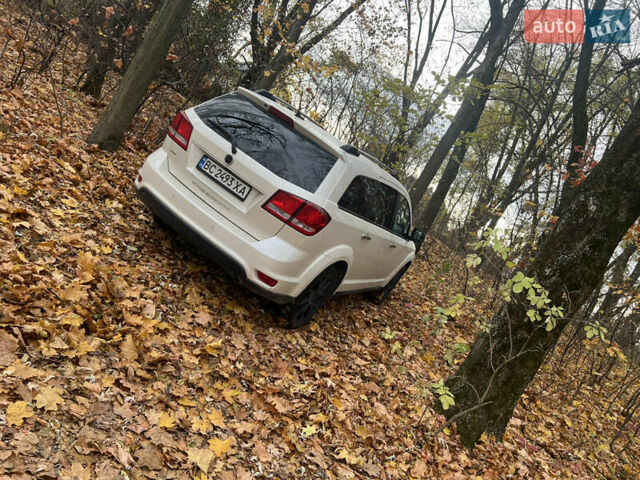 Белый Фиат Фримонт, объемом двигателя 1.96 л и пробегом 260 тыс. км за 13000 $, фото 3 на Automoto.ua