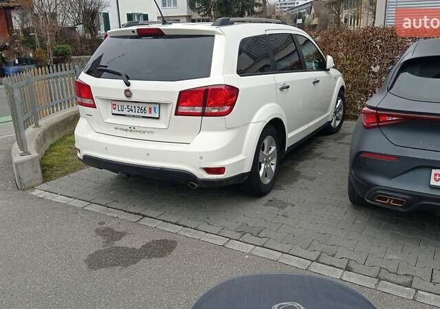 Белый Фиат Фримонт, объемом двигателя 2 л и пробегом 183 тыс. км за 12500 $, фото 2 на Automoto.ua