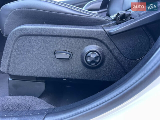 Белый Фиат Фримонт, объемом двигателя 2 л и пробегом 209 тыс. км за 13600 $, фото 54 на Automoto.ua