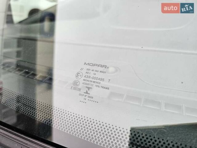 Белый Фиат Фримонт, объемом двигателя 1.96 л и пробегом 211 тыс. км за 14800 $, фото 14 на Automoto.ua