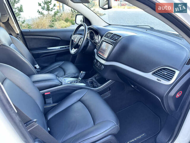 Белый Фиат Фримонт, объемом двигателя 2 л и пробегом 209 тыс. км за 13600 $, фото 68 на Automoto.ua